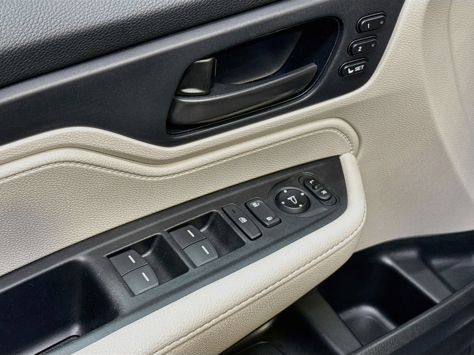 Used 2025 Honda Odyssey EX-L image 18