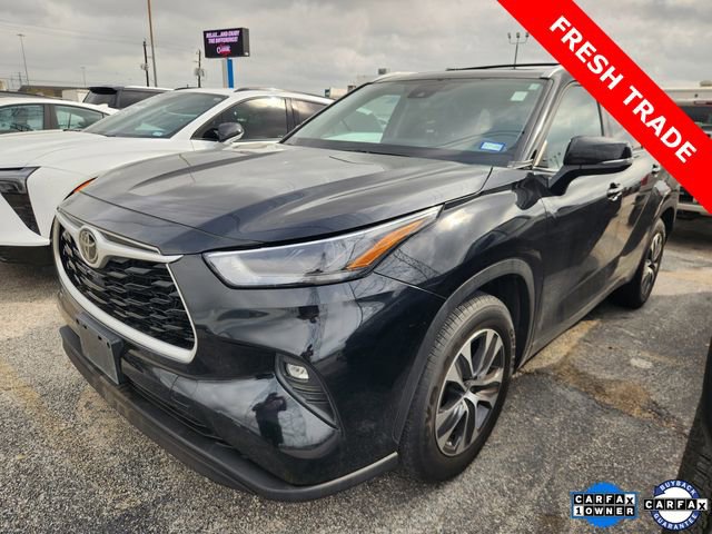 Used 2022 Toyota Highlander XLE image 3