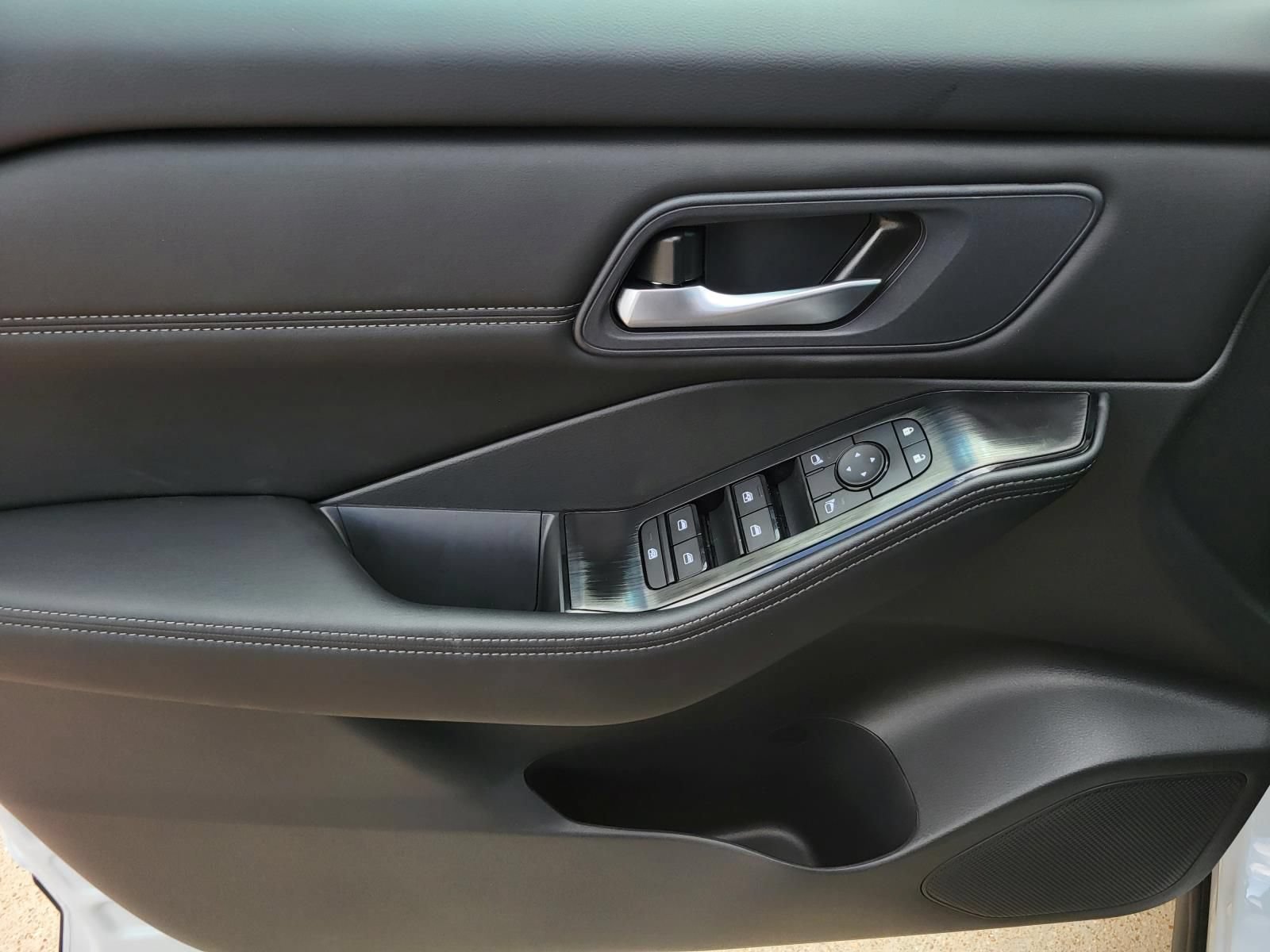 New 2026 Nissan Rogue Dark Armor FWD image 19
