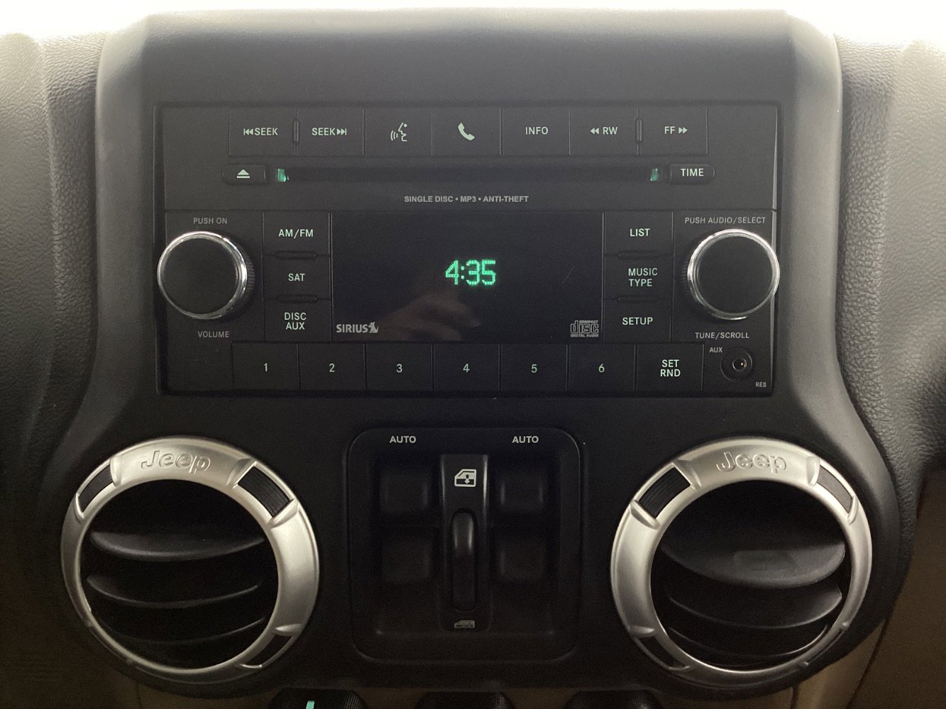 Used 2011 Jeep Wrangler Unlimited Sahara image 34