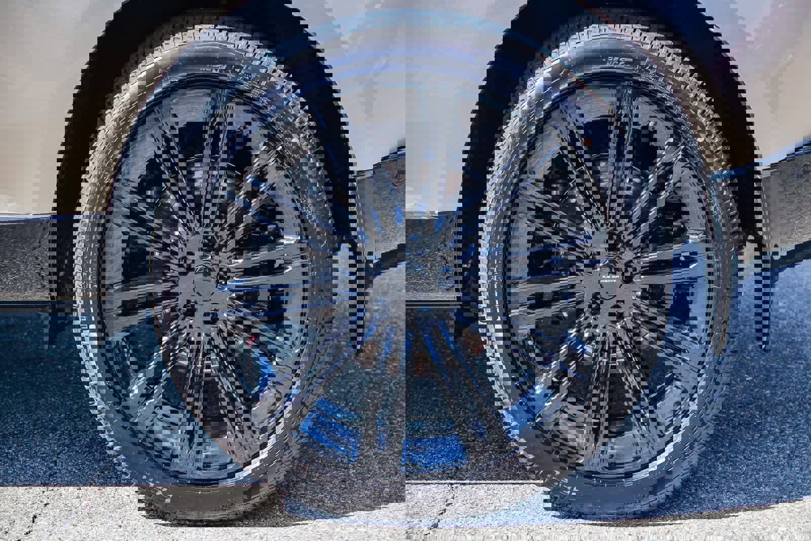 New 2026 Land Rover Range Rover Long Wheelbase SE image 8