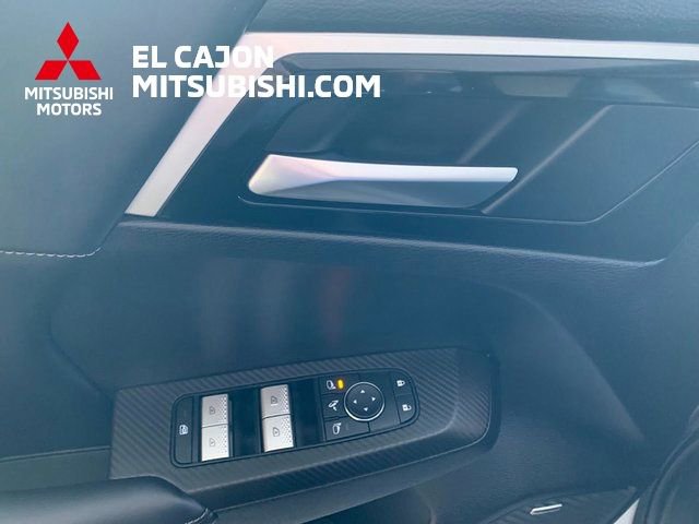 Used 2025 Mitsubishi Outlander Trail Edition image 12