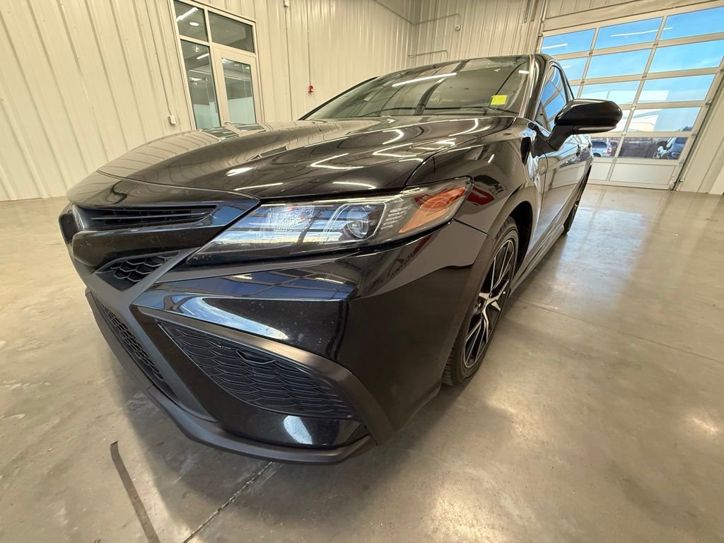 Used 2022 Toyota Camry SE image 10