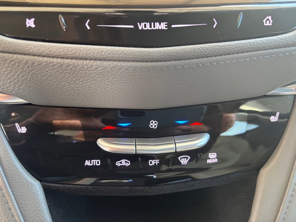 Used 2017 Cadillac XT5 Luxury w/ Driver Awareness Package FWD image 16