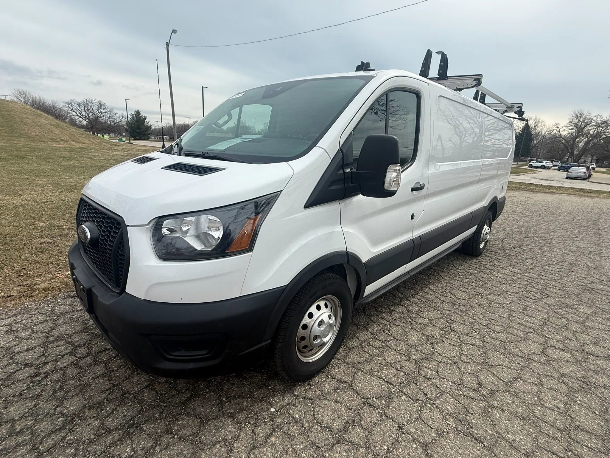 Used 2021 Ford Transit 150 Low Roof AWD image 3