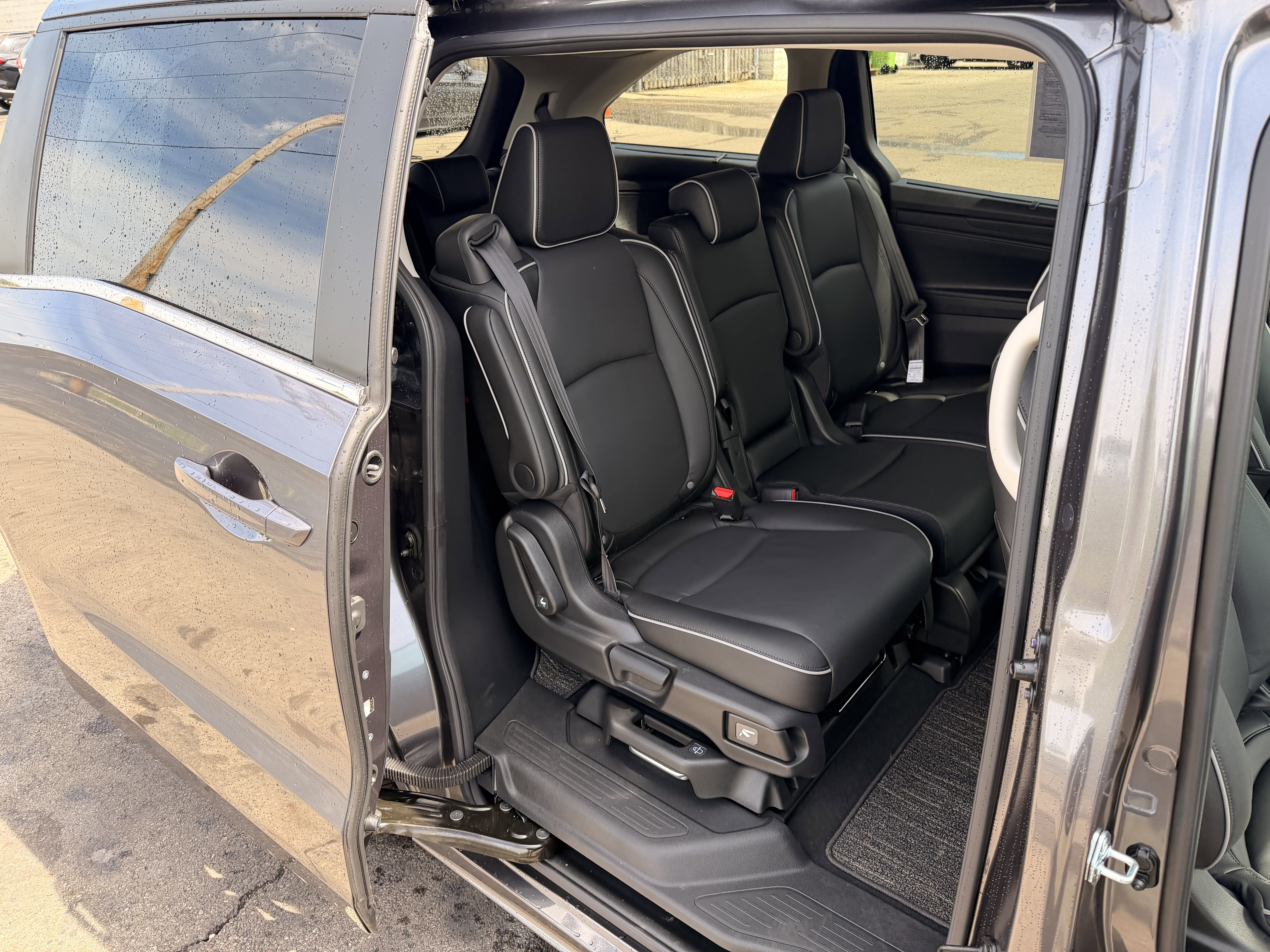 Certified 2026 Honda Odyssey Touring image 14