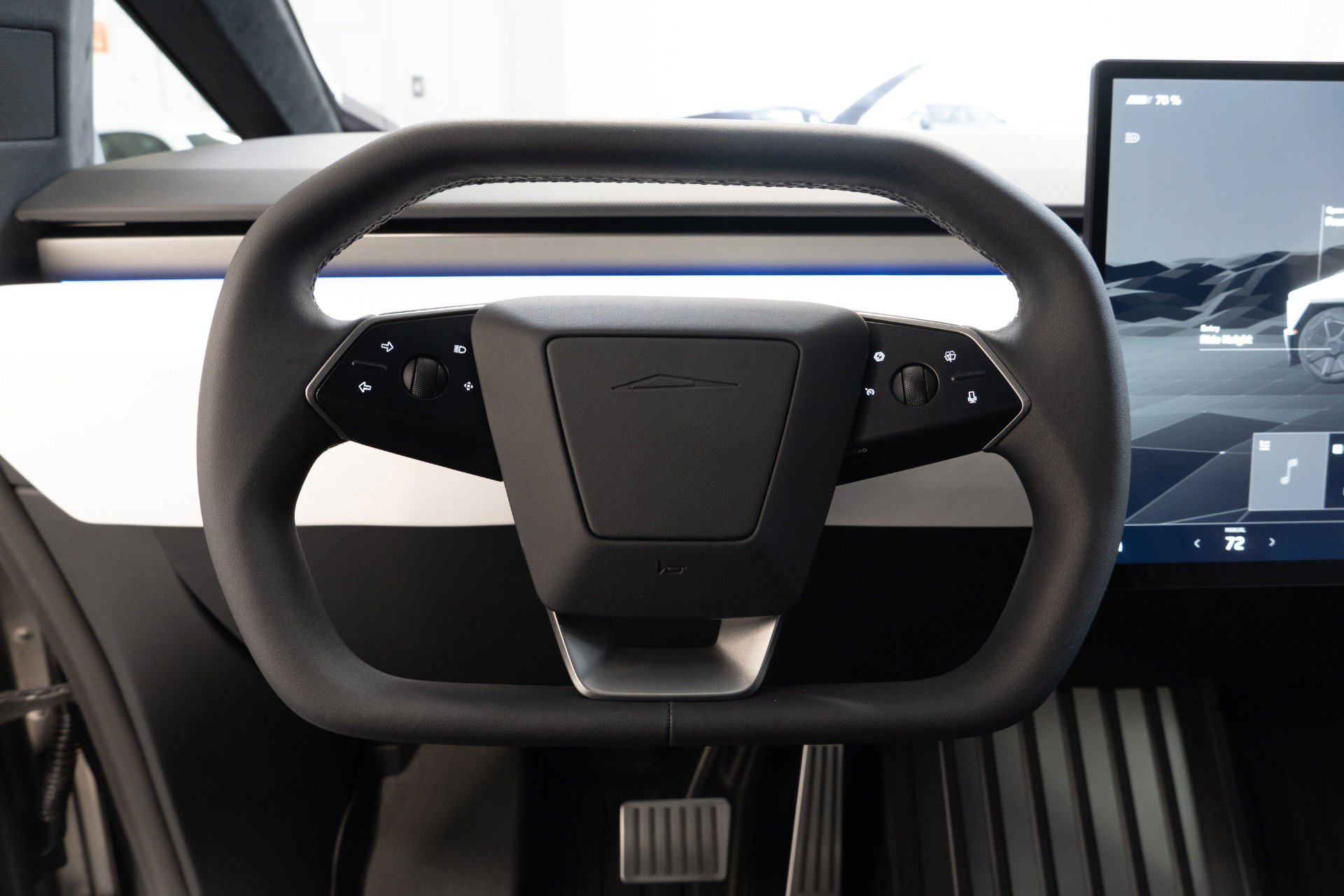 Used 2024 Tesla Cybertruck AWD Crew Cab image 15