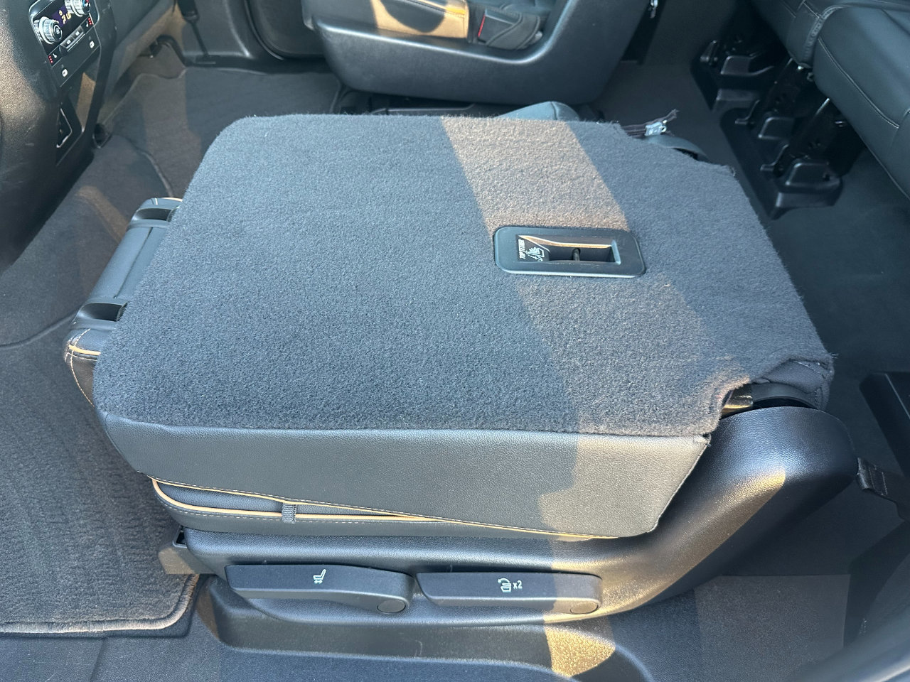 Used 2022 GMC Yukon XL AT4 image 23