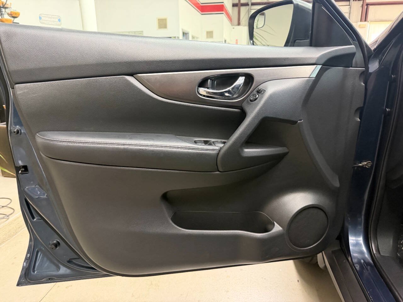 Used 2016 Nissan Rogue S AWD/4WD image 8