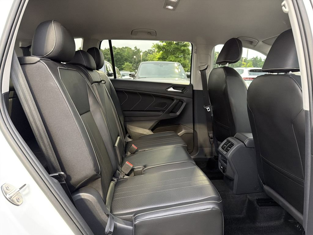 Used 2024 Volkswagen Tiguan SE FWD image 17