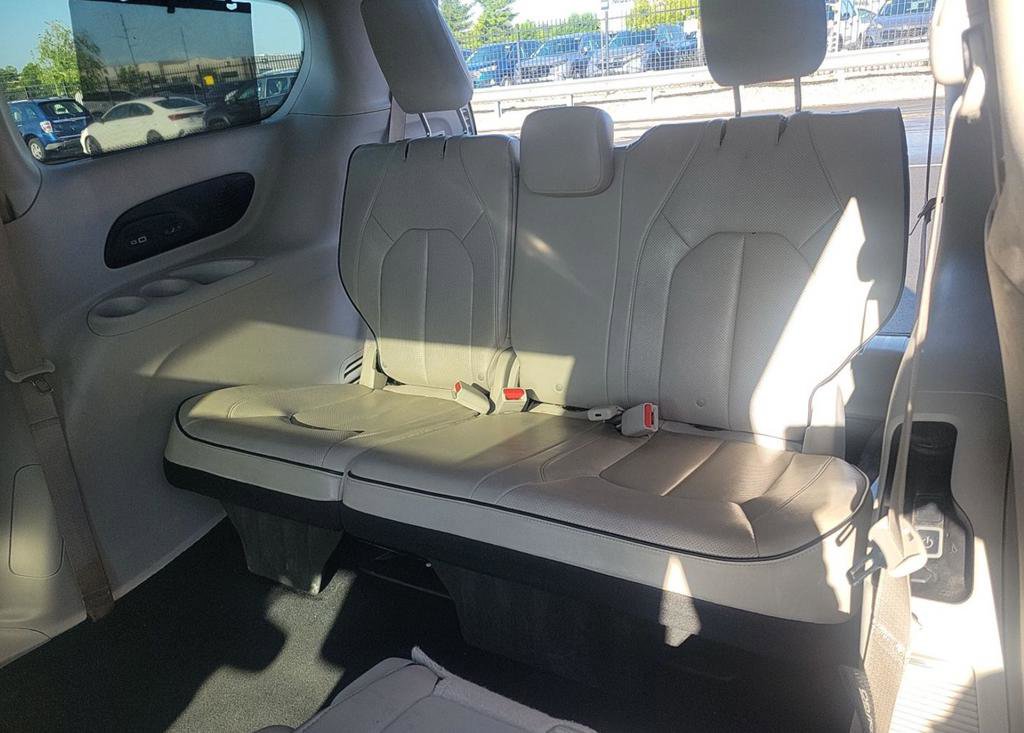 Used 2021 Chrysler Pacifica Limited w/ Premium & Safety Sphere Group AWD/4WD image 13
