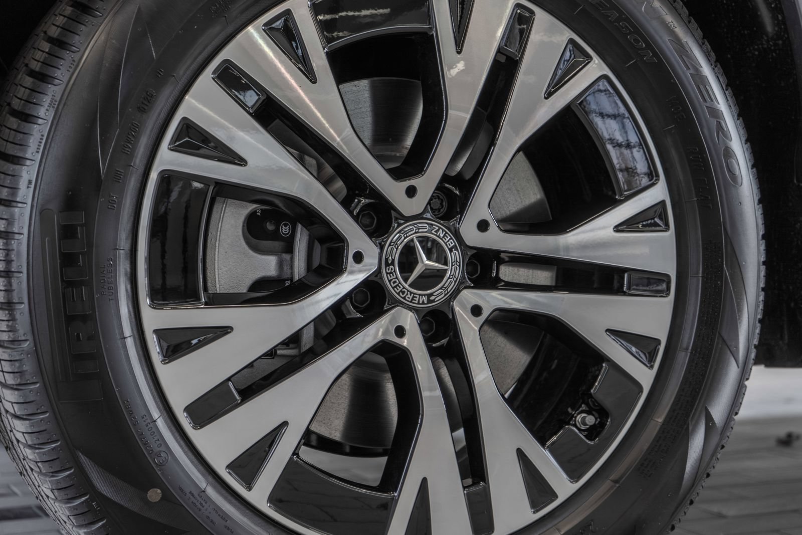 Used 2026 Mercedes-Benz GLB 250 4MATIC image 31