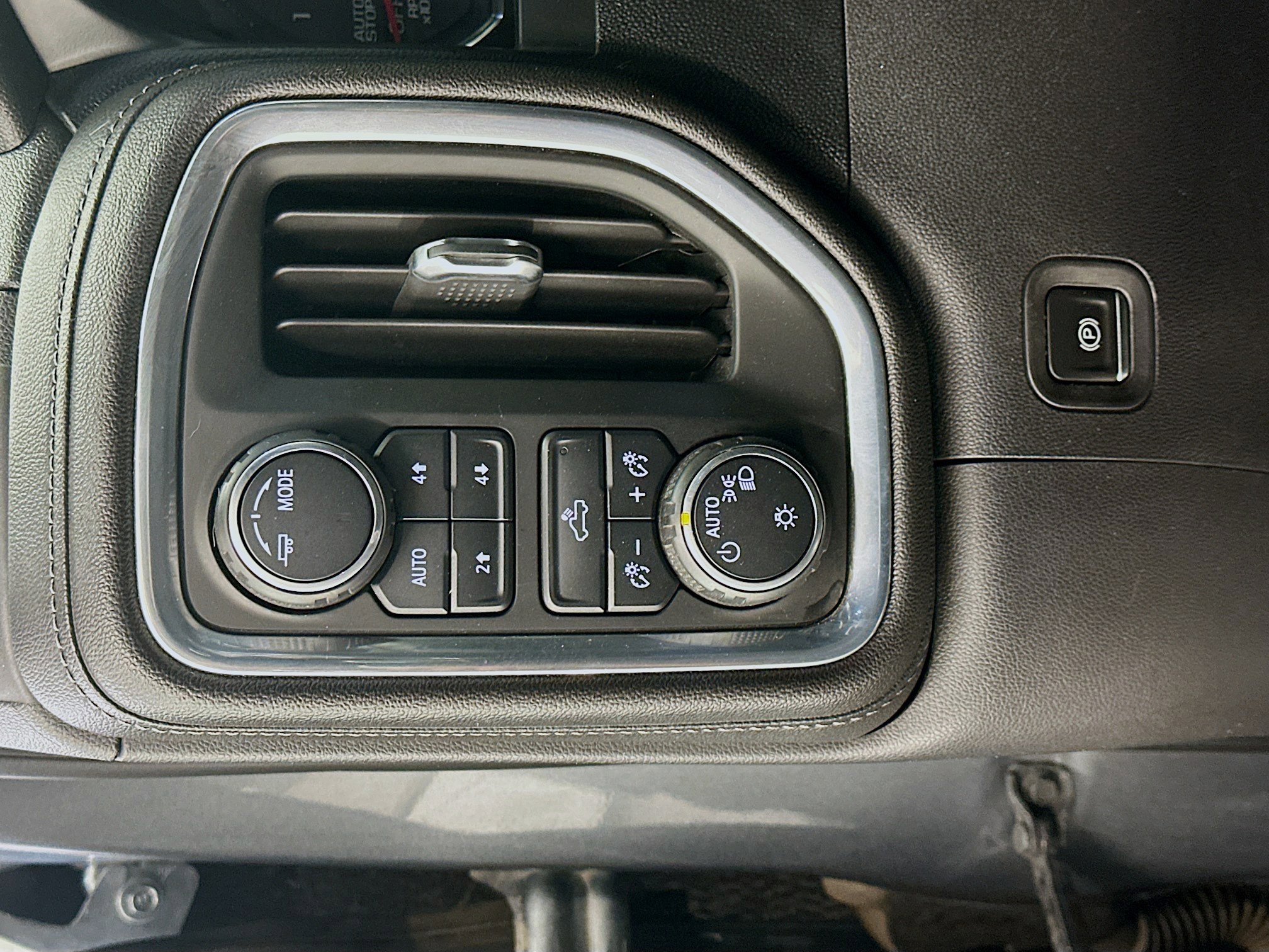 Used 2021 Chevrolet Silverado 1500 LT w/ Diesel Off-Road Package image 17