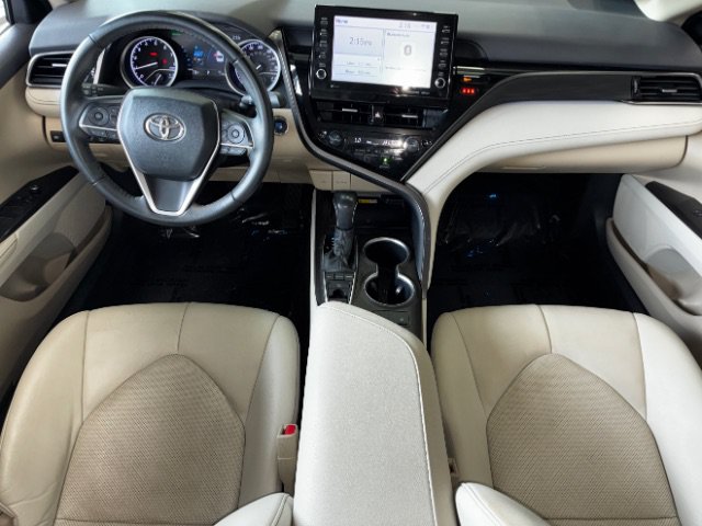 Used 2022 Toyota Camry XLE FWD image 3