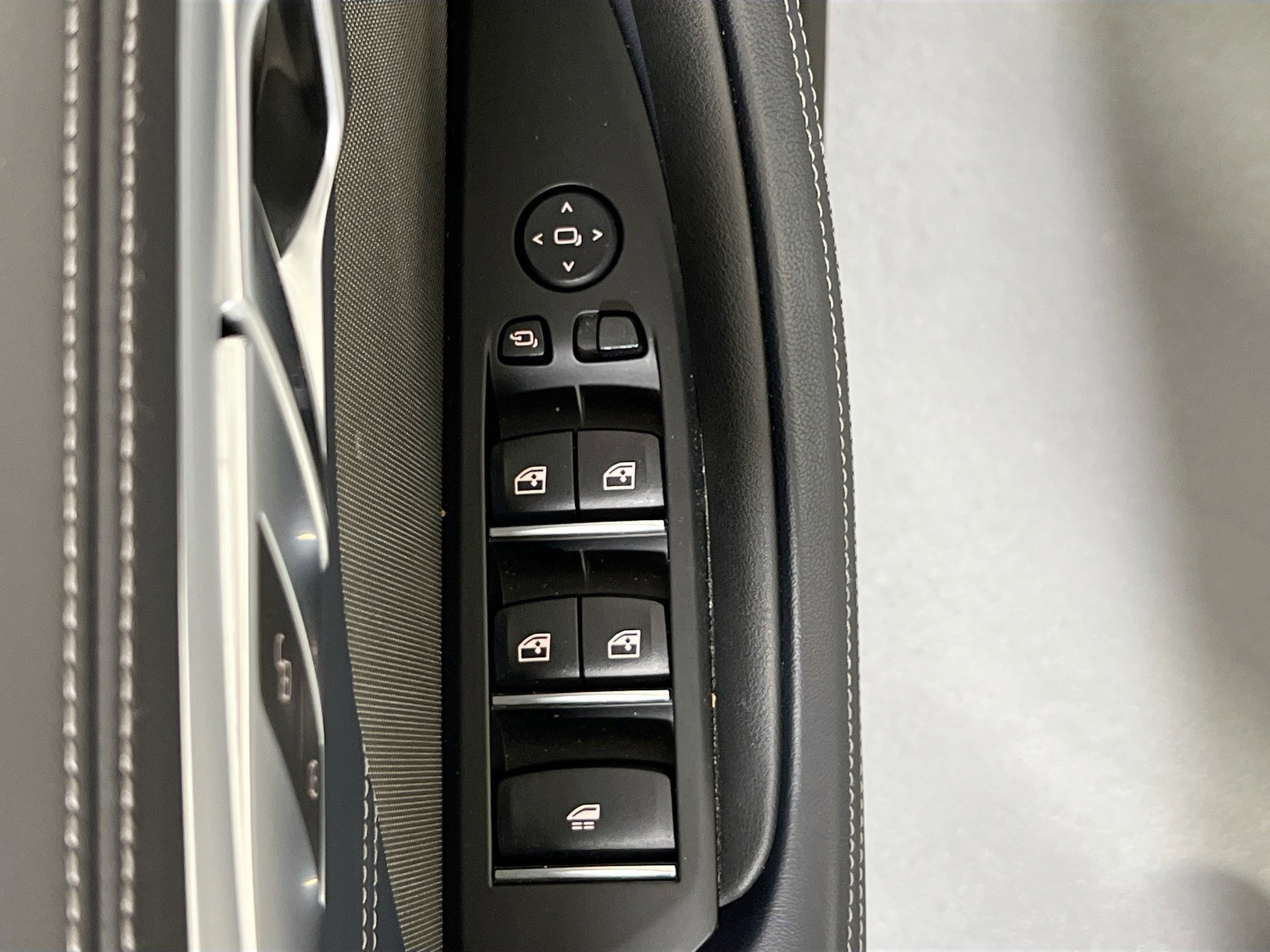 Used 2022 BMW M850i xDrive Convertible w/ Driving Assistance Package image 18