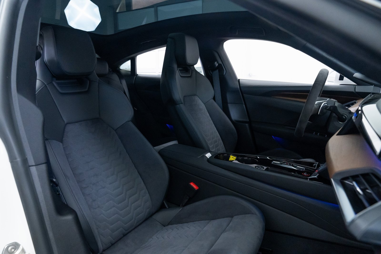 Used 2024 Audi e-tron GT Premium Plus image 24