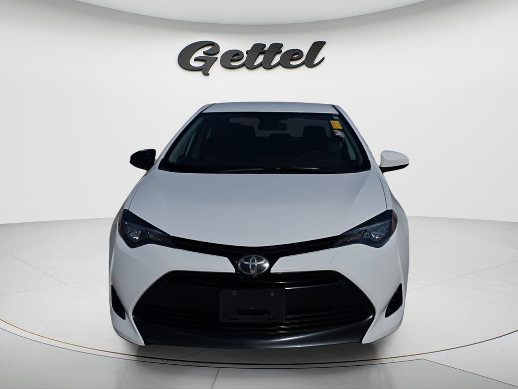 Used 2018 Toyota Corolla LE FWD image 2