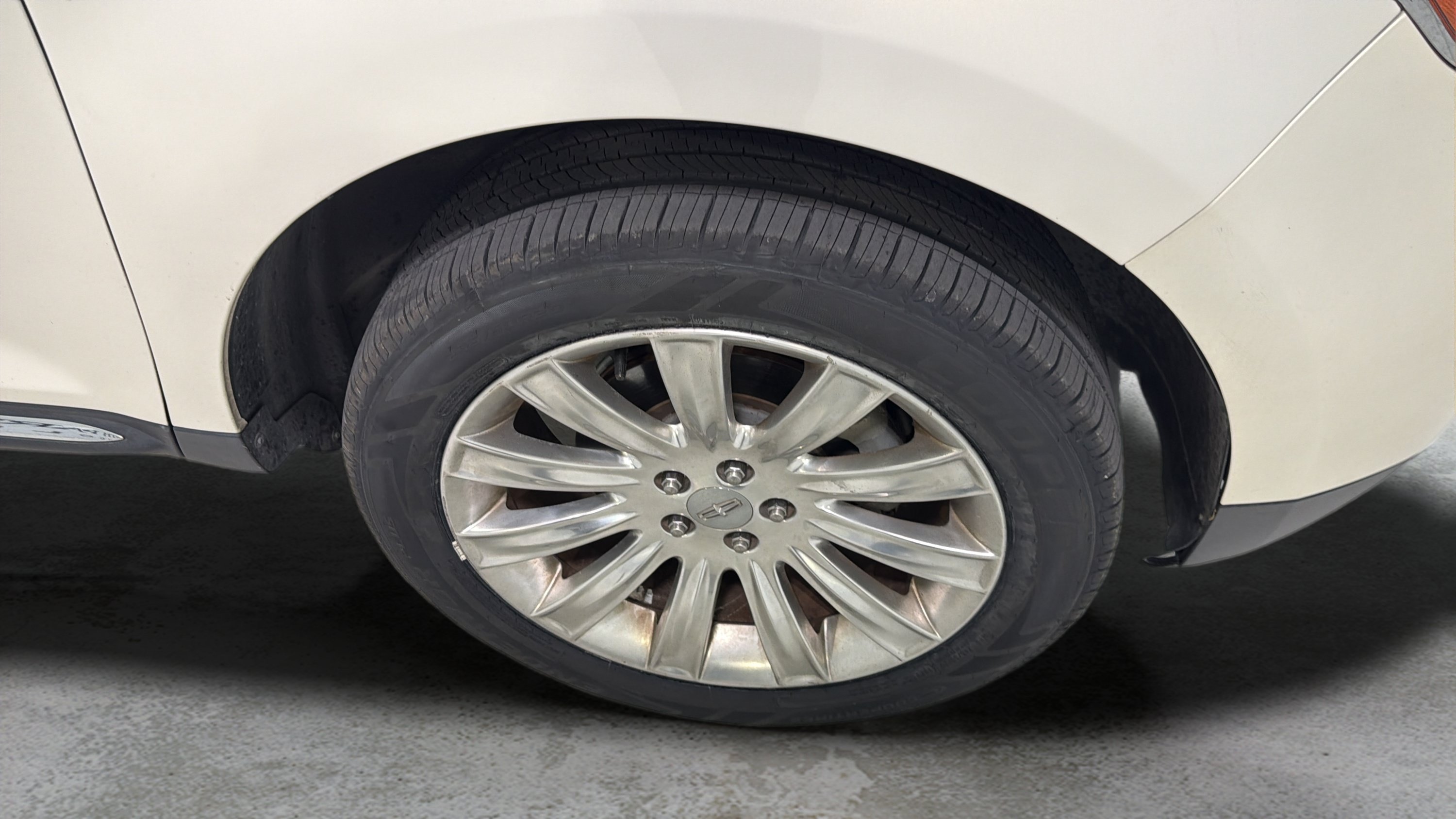 Used 2012 Lincoln MKX FWD image 26