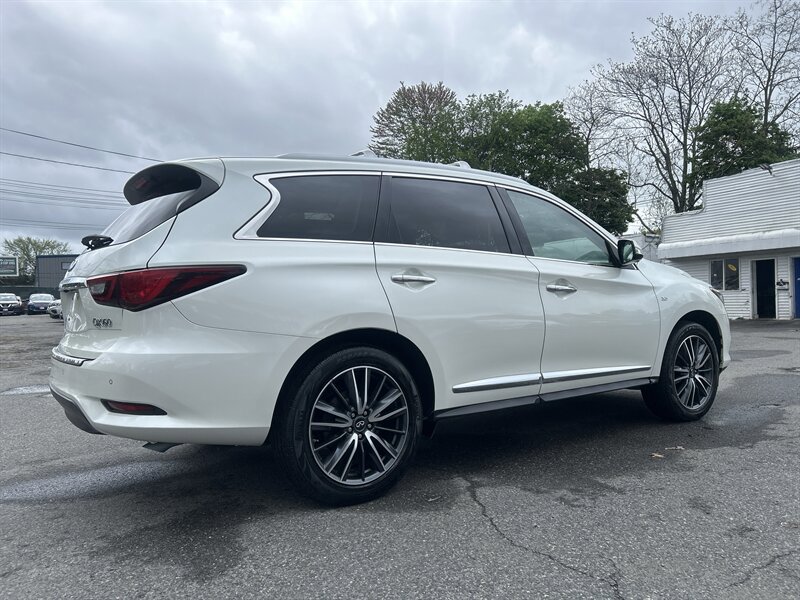 Used 2019 INFINITI QX60 Luxe w/ Sensory Package AWD/4WD image 4