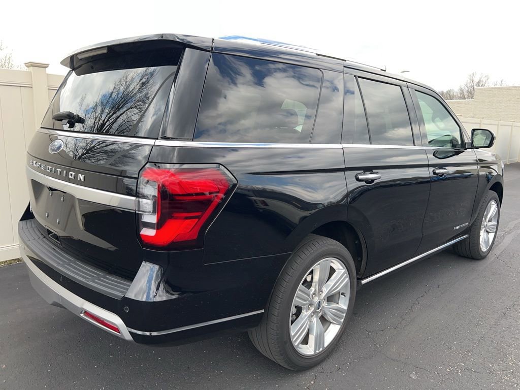 Used 2023 Ford Expedition Platinum AWD/4WD image 3