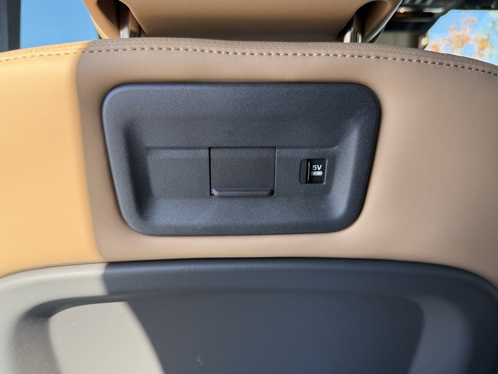 New 2026 Land Rover Discovery Limited Edition image 35