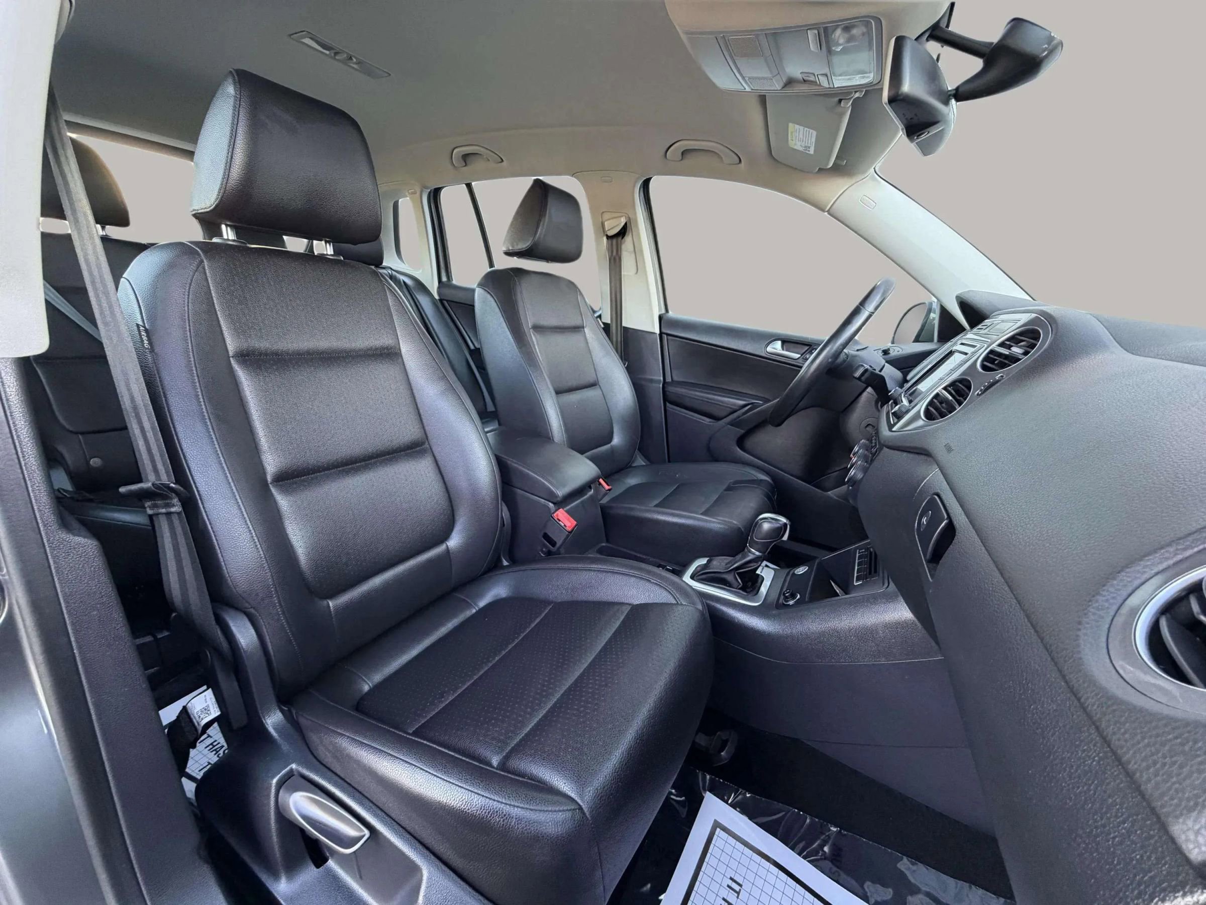 Used 2017 Volkswagen Tiguan S image 13