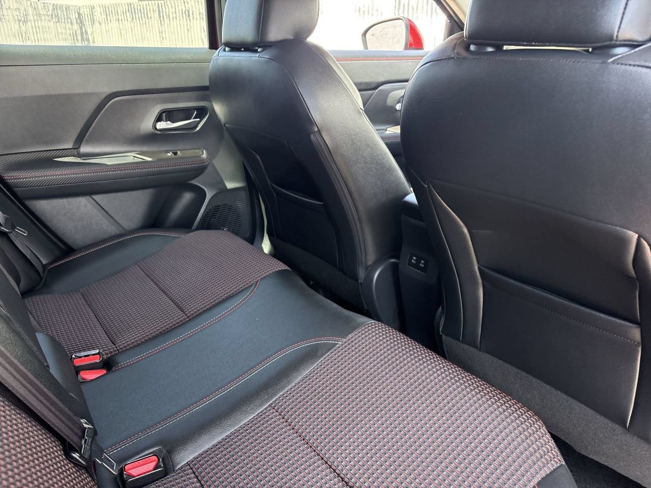 Used 2025 Nissan Kicks SR FWD image 10