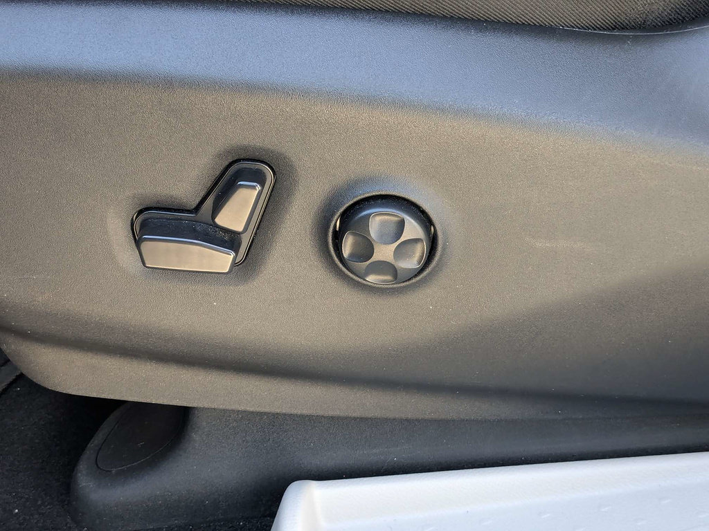Certified 2023 Chrysler Pacifica Limited FWD image 22