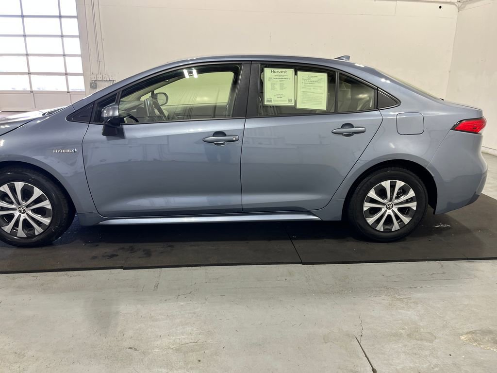 Used 2021 Toyota Corolla LE image 4