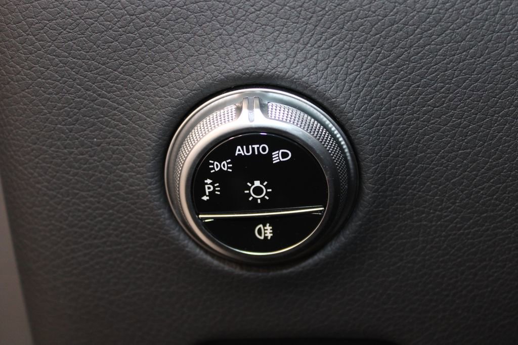 Used 2024 Mercedes-Benz GLC 300 4MATIC image 27