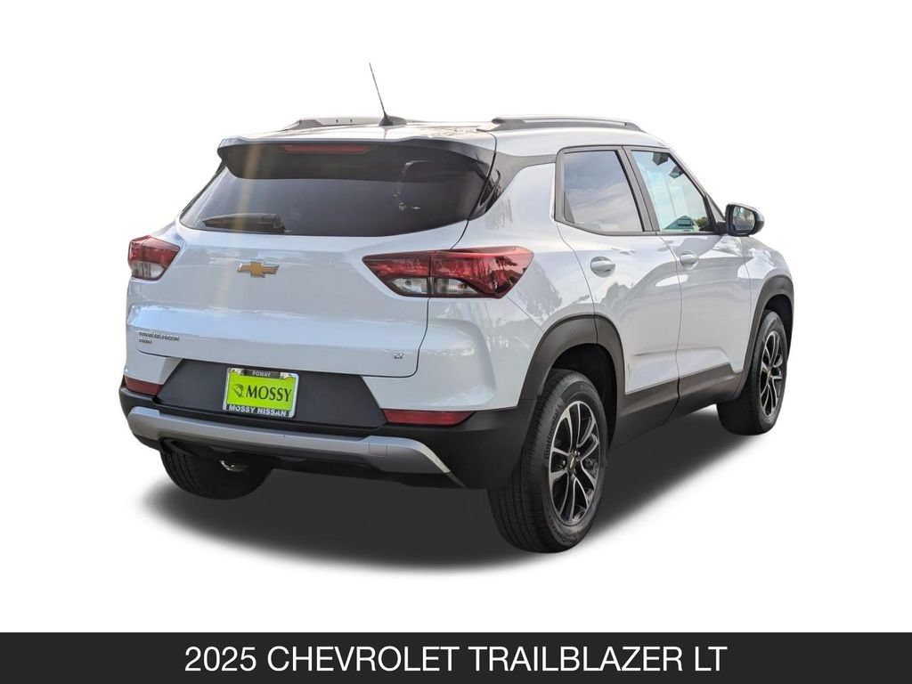 Used 2025 Chevrolet TrailBlazer LT AWD/4WD image 8