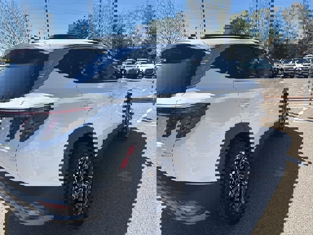 Used 2025 Hyundai Tucson Limited AWD/4WD image 4