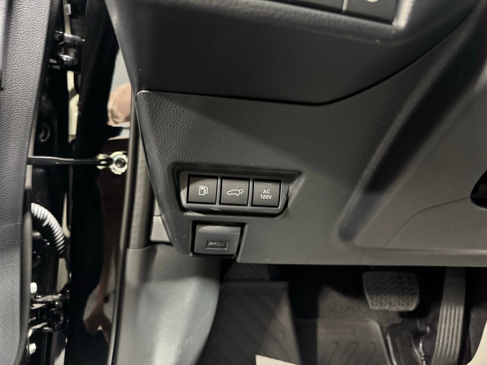 New 2025 Toyota Prius Plug-In Hybrid w/ Limited Premium Package image 27