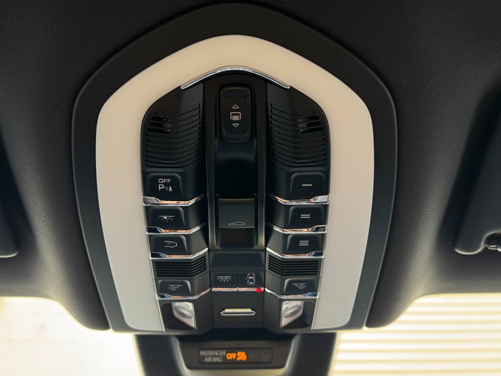 Used 2020 Porsche Macan S AWD/4WD image 35