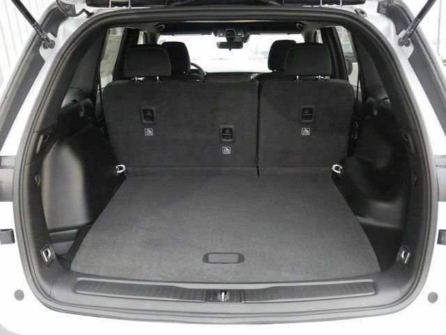 New 2025 Jeep Grand Cherokee Laredo image 9