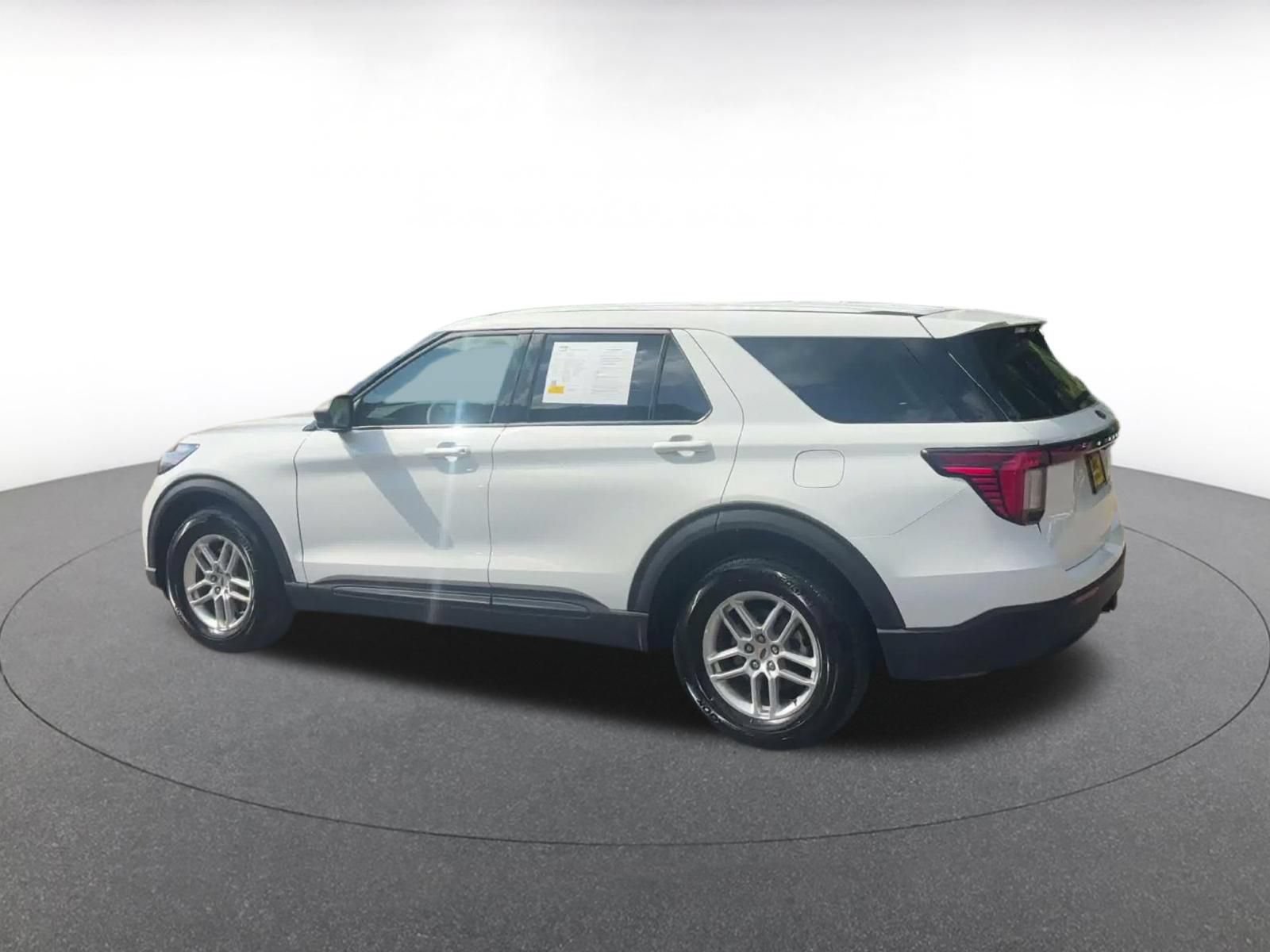 Used 2026 Ford Explorer Active AWD/4WD image 9