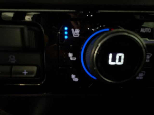 Used 2023 Chevrolet Silverado 1500 High Country w/ LPO, Dark Essentials Package AWD/4WD image 28