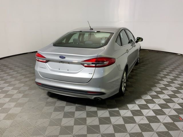 Used 2017 Ford Fusion SE w/ Fusion SE Technology Package image 9