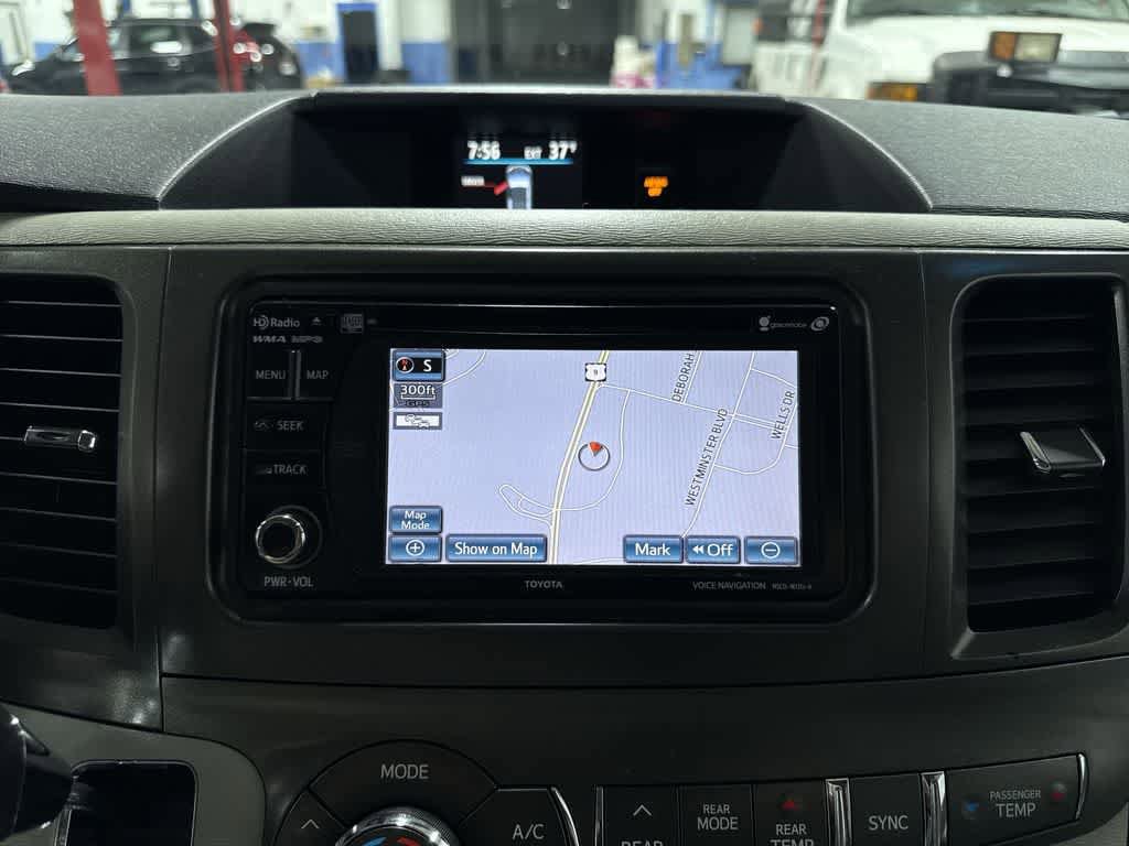 Used 2014 Toyota Sienna SE image 20