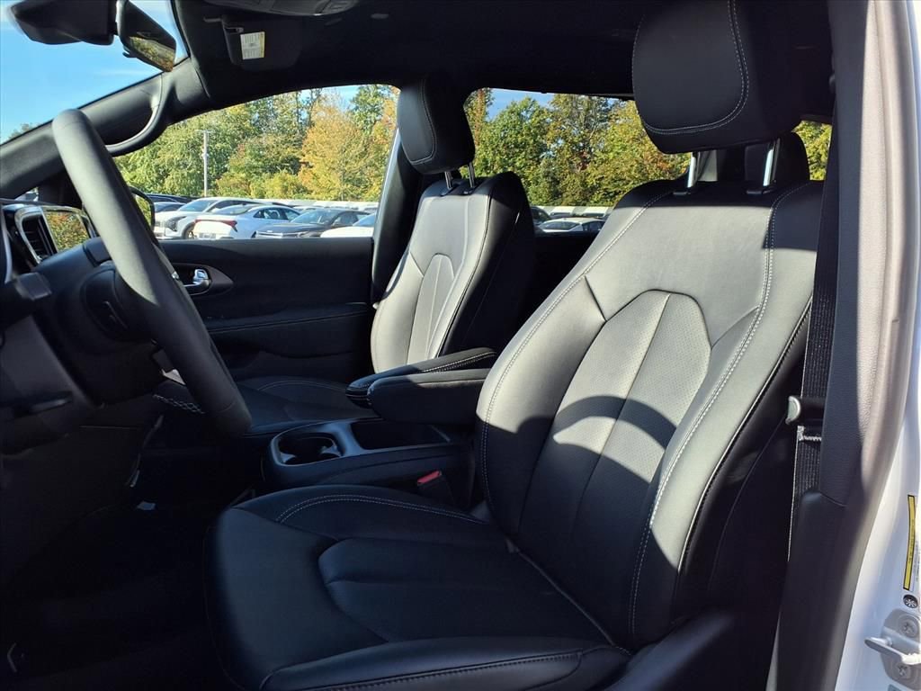 New 2026 Chrysler Voyager LX image 11