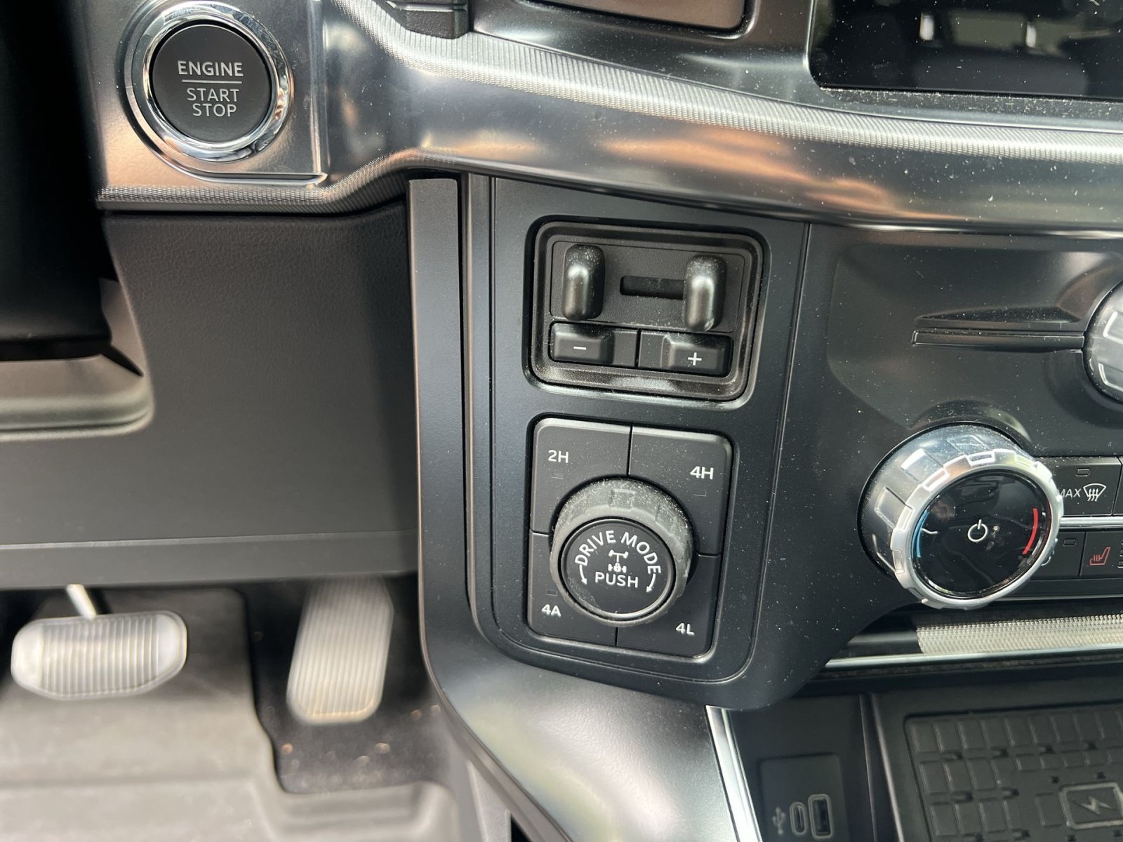 Used 2025 Ford F150 Raptor AWD/4WD image 27