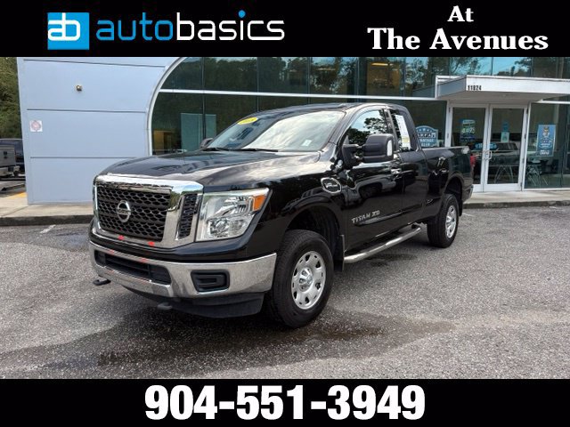 Used 2018 Nissan Titan SV AWD/4WD image 2