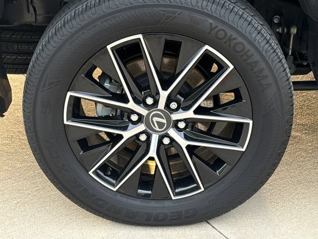 Used 2025 Lexus GX 550 w/ Accessory Package (2T) AWD/4WD image 9