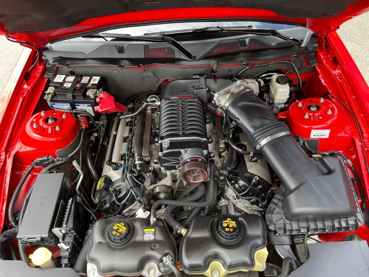 Used 2011 Ford Mustang GT Premium w/ Electronics Pkg RWD image 29
