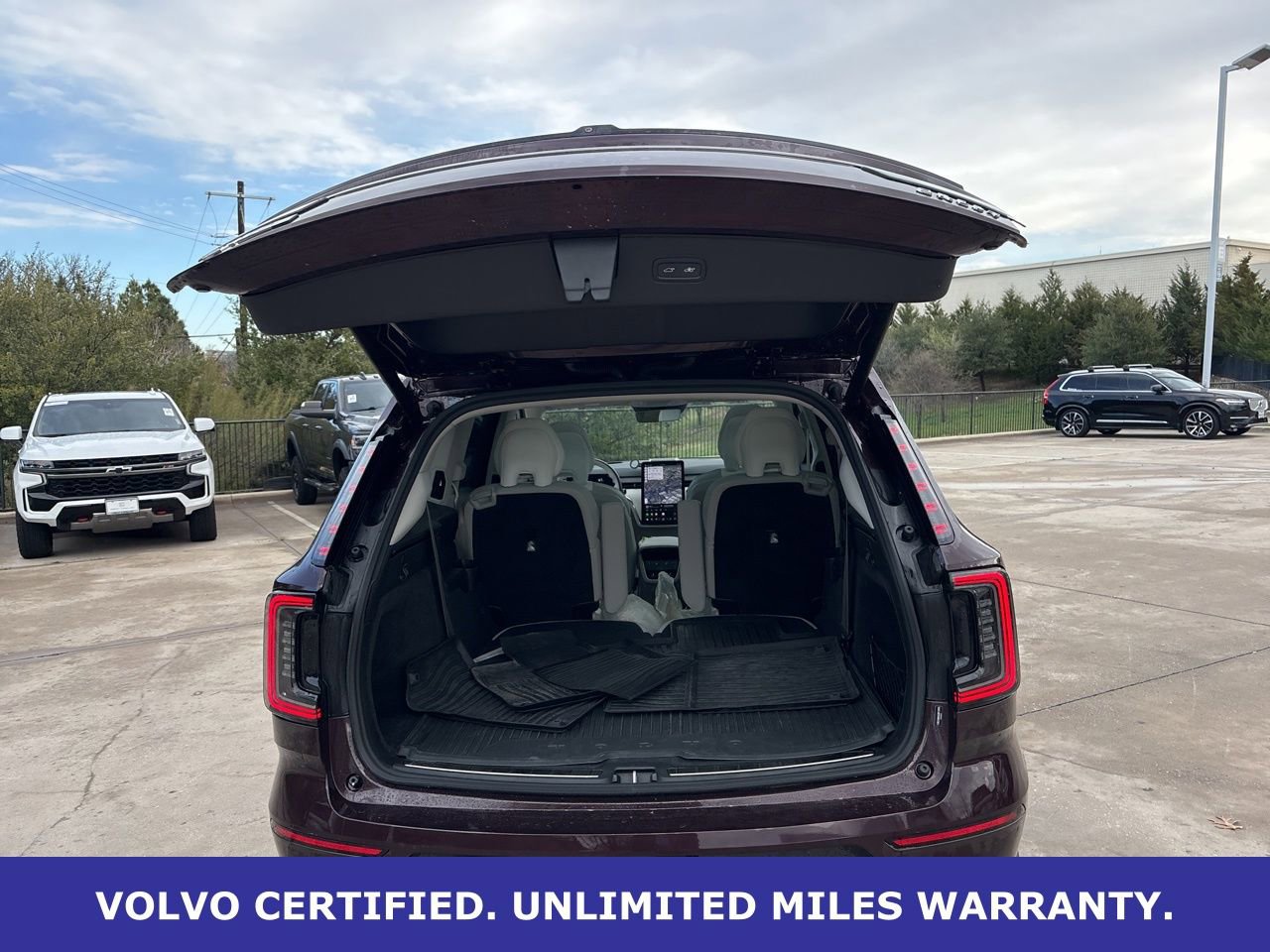 Used 2025 Volvo EX90 Plus image 10