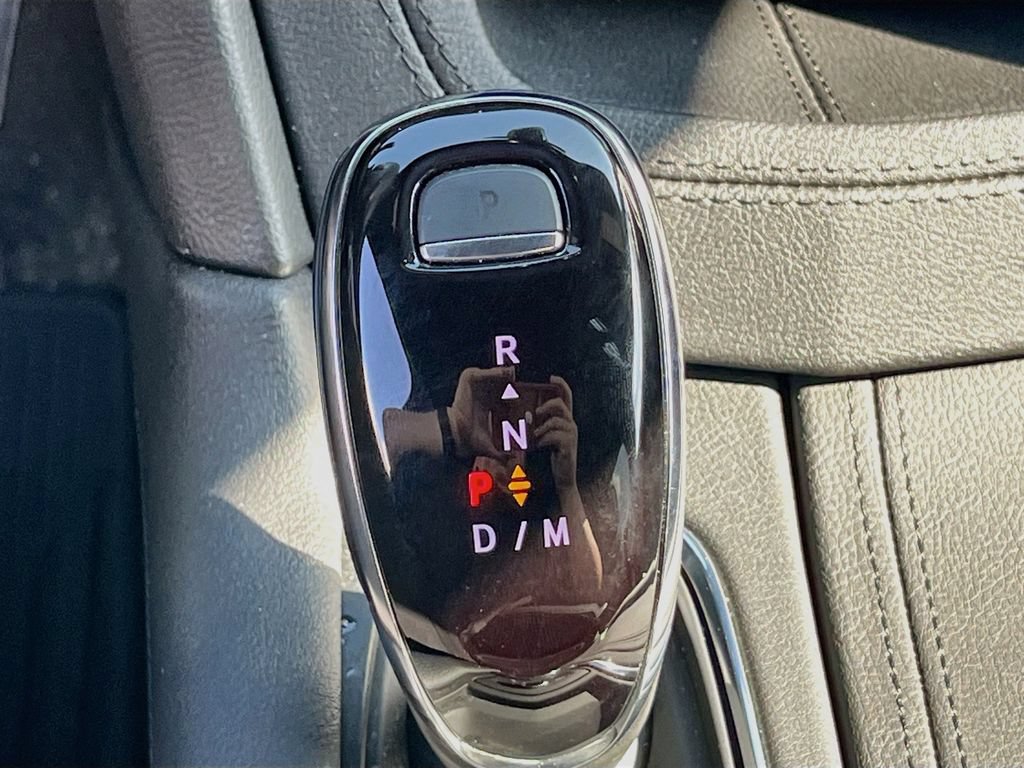 Used 2025 Cadillac XT6 Luxury FWD image 17