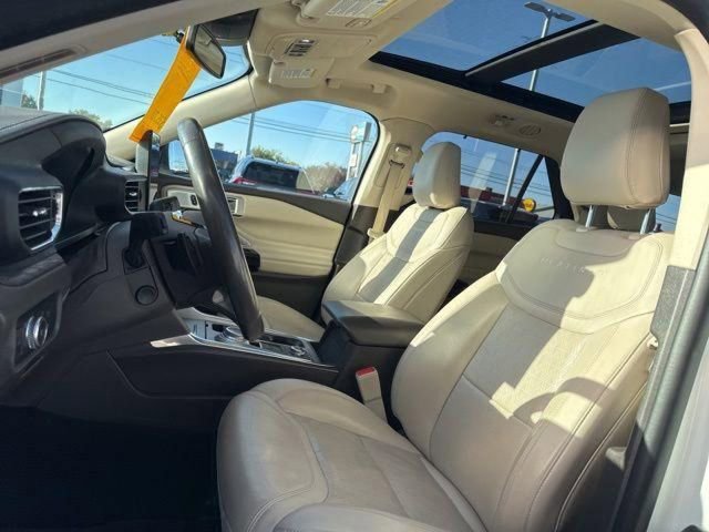 Used 2021 Ford Explorer Platinum image 18