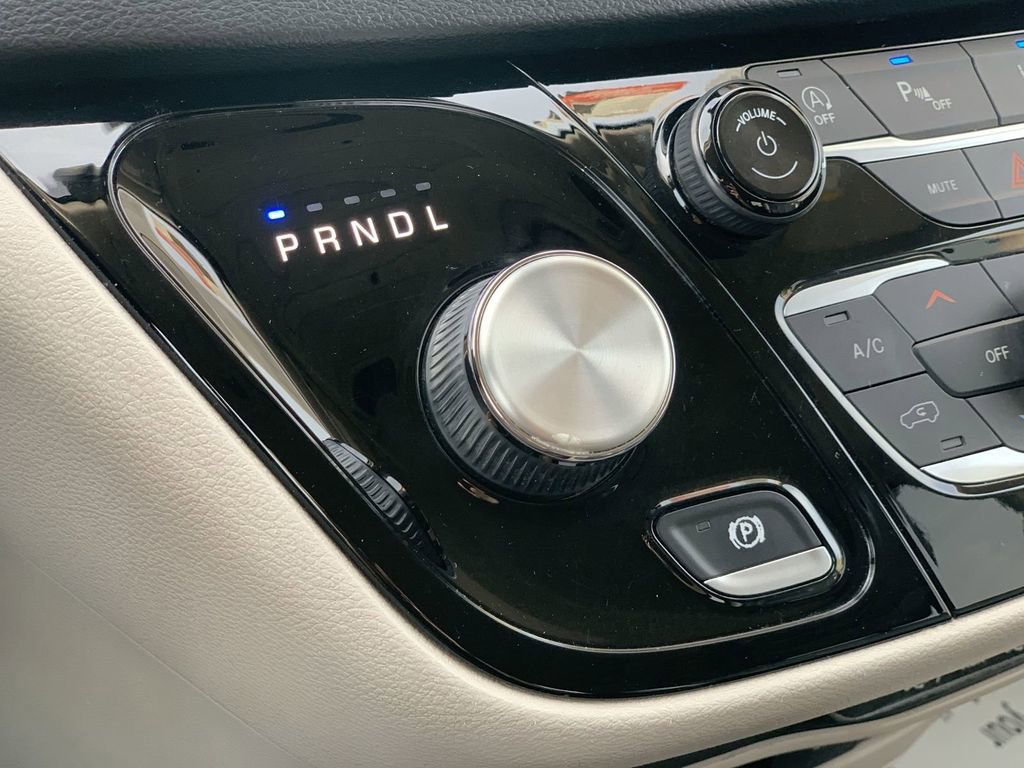 Used 2022 Chrysler Pacifica Touring-L image 13