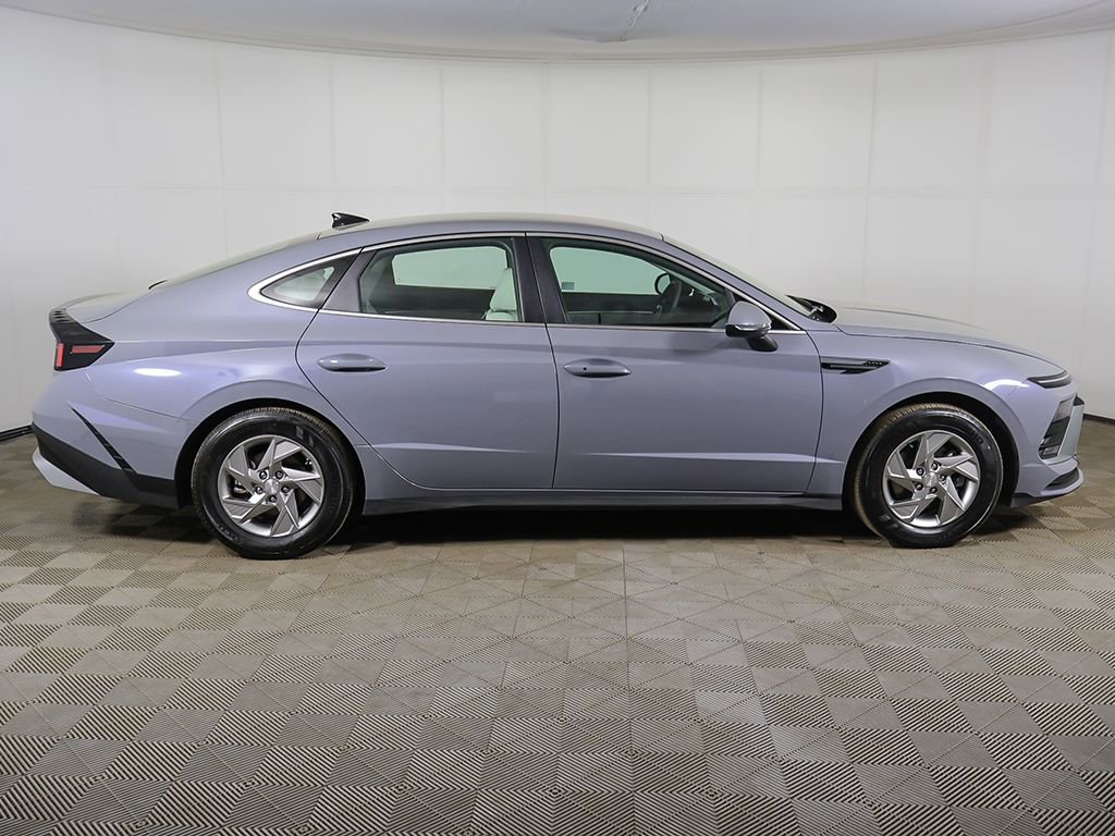 Certified 2025 Hyundai Sonata SE image 12