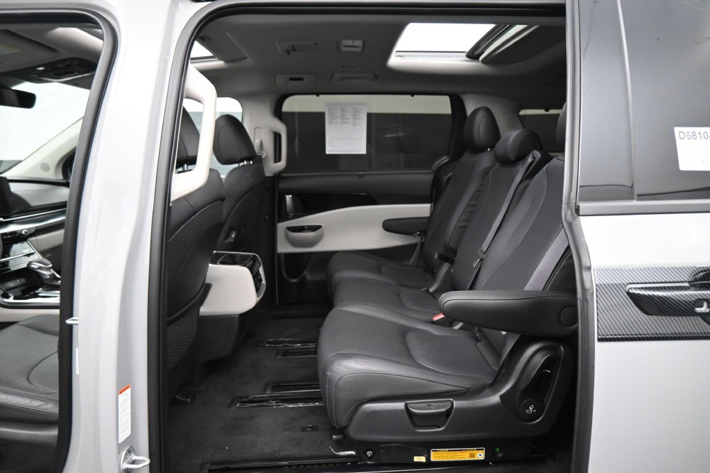 Used 2024 Kia Carnival SX Prestige FWD image 17